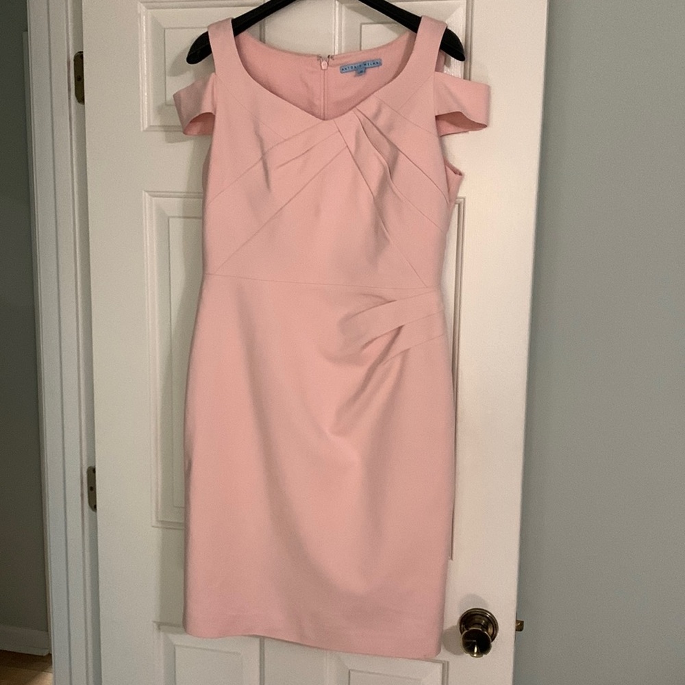 Beautiful dress, fully lined, pleats in the front and cut out shoulder